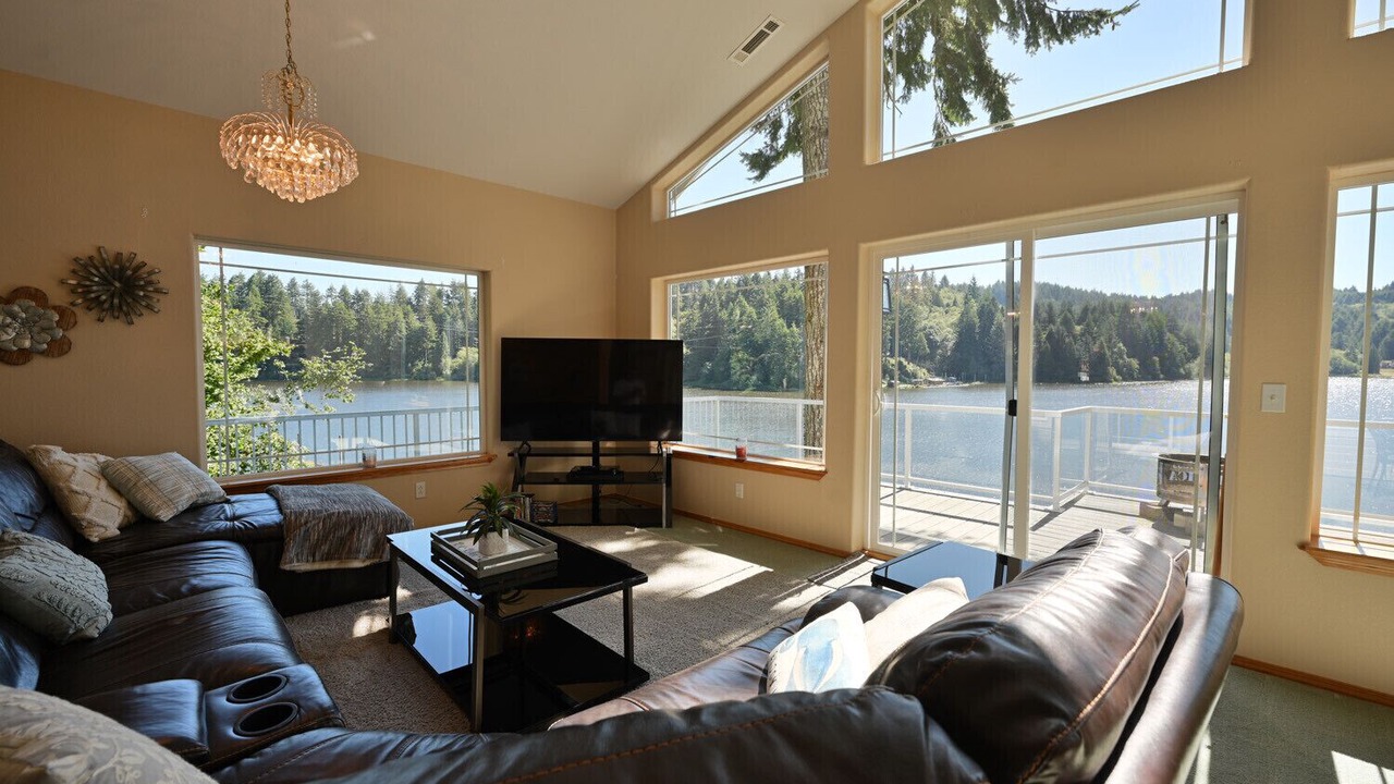 Photo of Livingroom in Lakeside