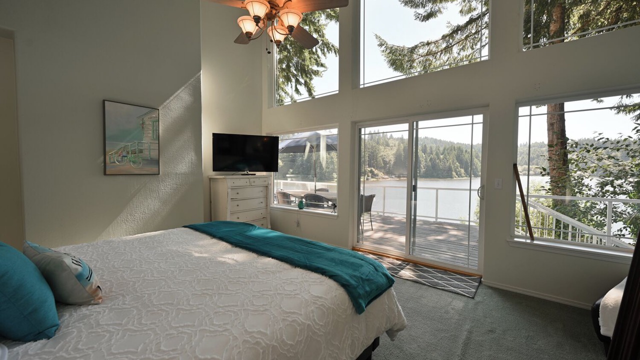 Photo of Bedroom in Lakeside