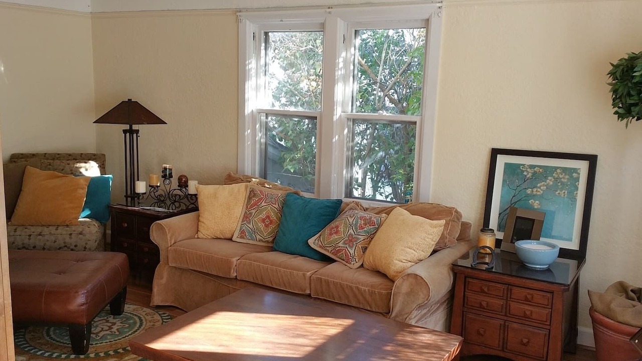 Photo of Livingroom in Downtown Klamath Falls