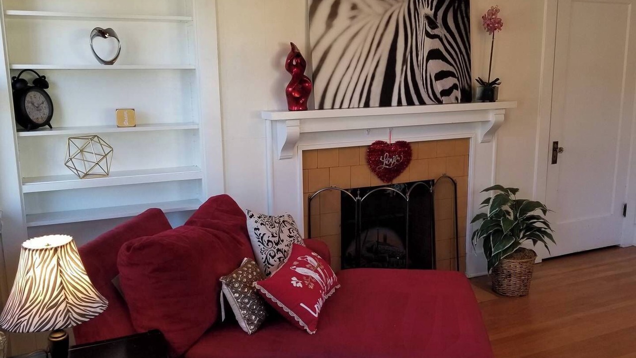 Photo of Livingroom in Downtown Klamath Falls