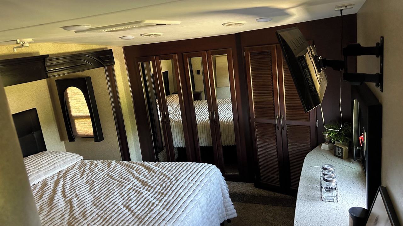 Photo of Bedroom in Roseburg