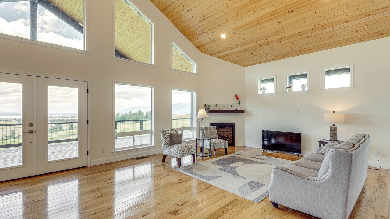 Photo of Livingroom in Rexford