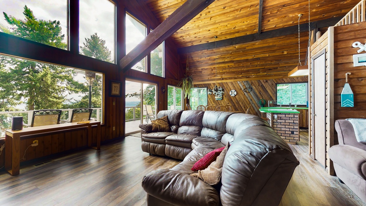 Photo of Livingroom in Anderson Island