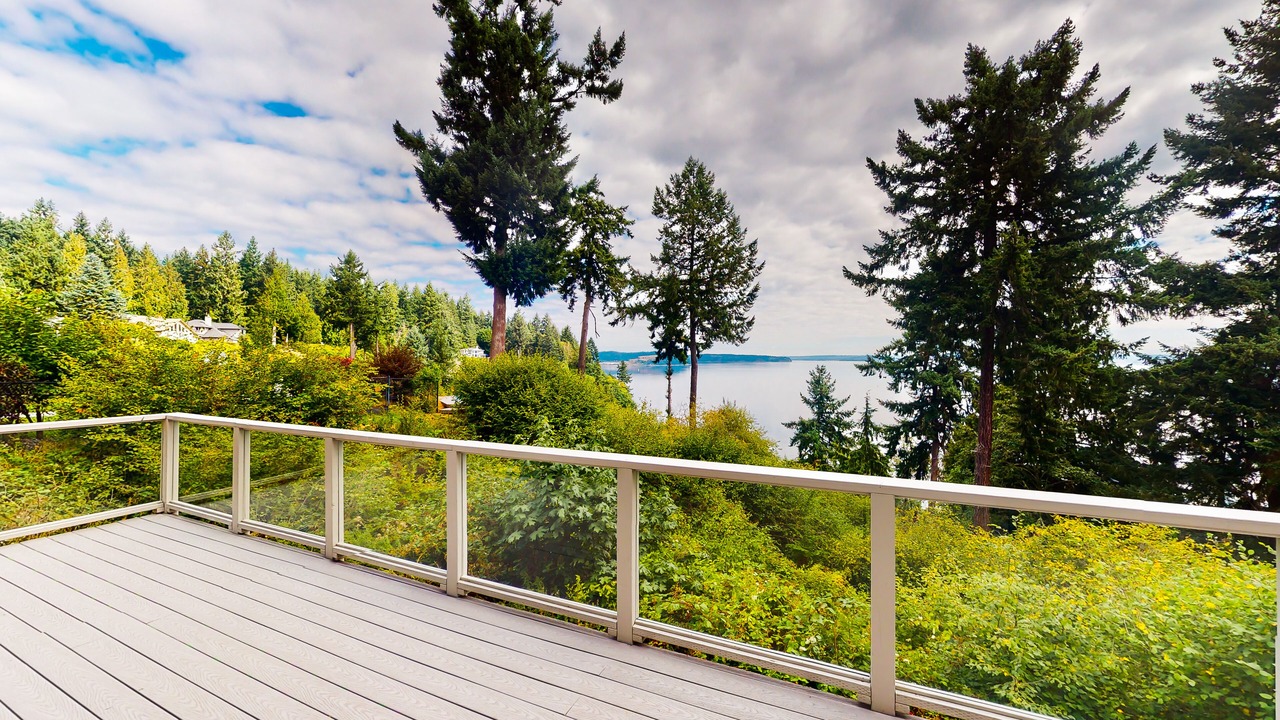 Photo of Patio Balcony in Anderson Island