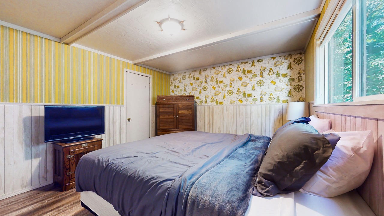 Photo of Bedroom in Anderson Island