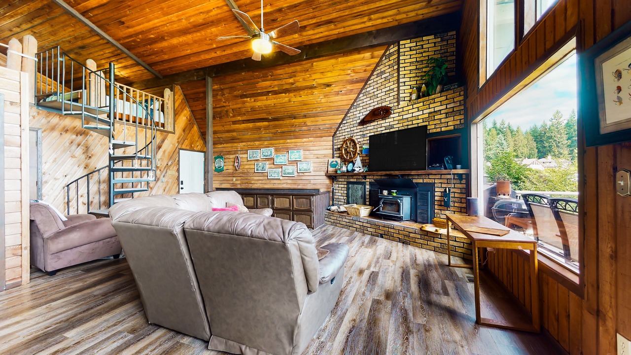 Photo of Livingroom in Anderson Island
