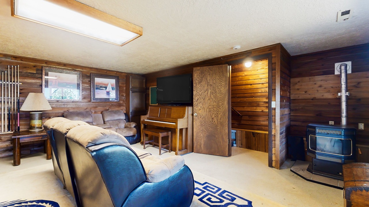 Photo of Livingroom in Anderson Island