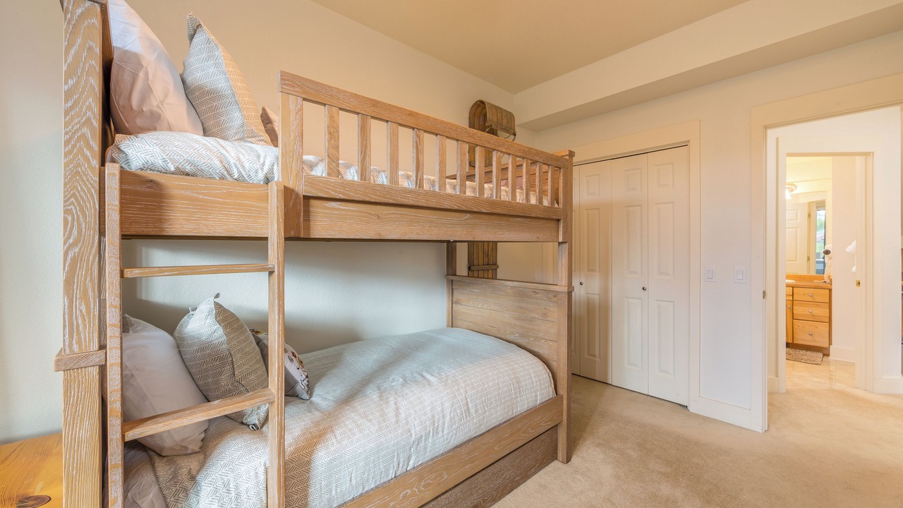 Photo of Bedroom in Saddle Ridge