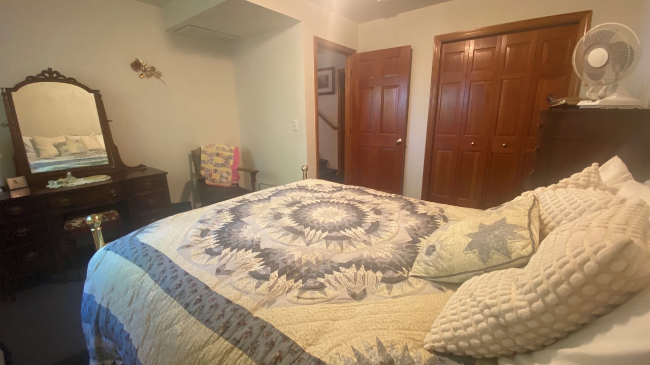 Photo of Bedroom in Loon Lake