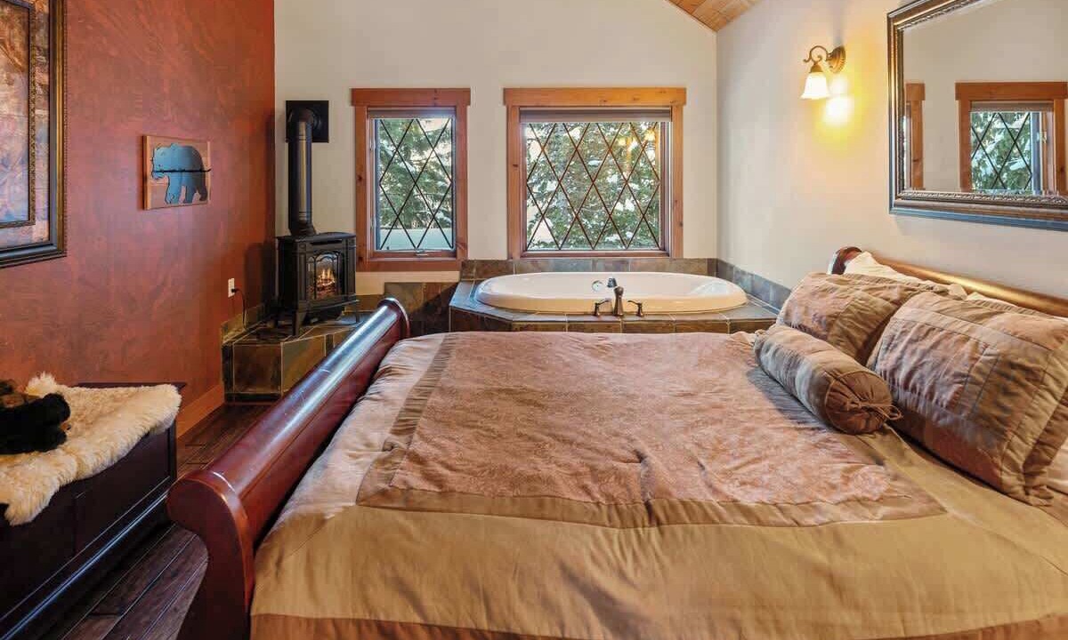 Photo of Bedroom in Sandpoint