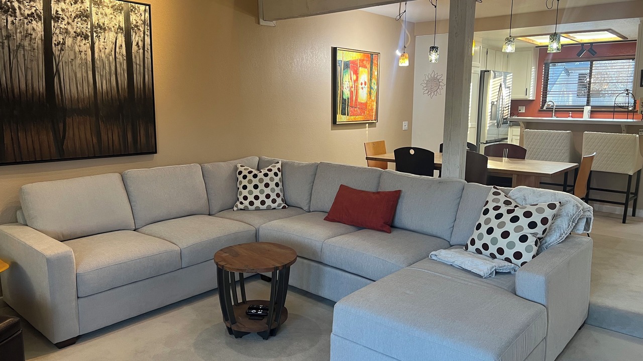 Photo of Livingroom in Elkhorn Village