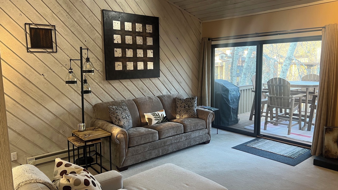 Photo of Livingroom in Elkhorn Village