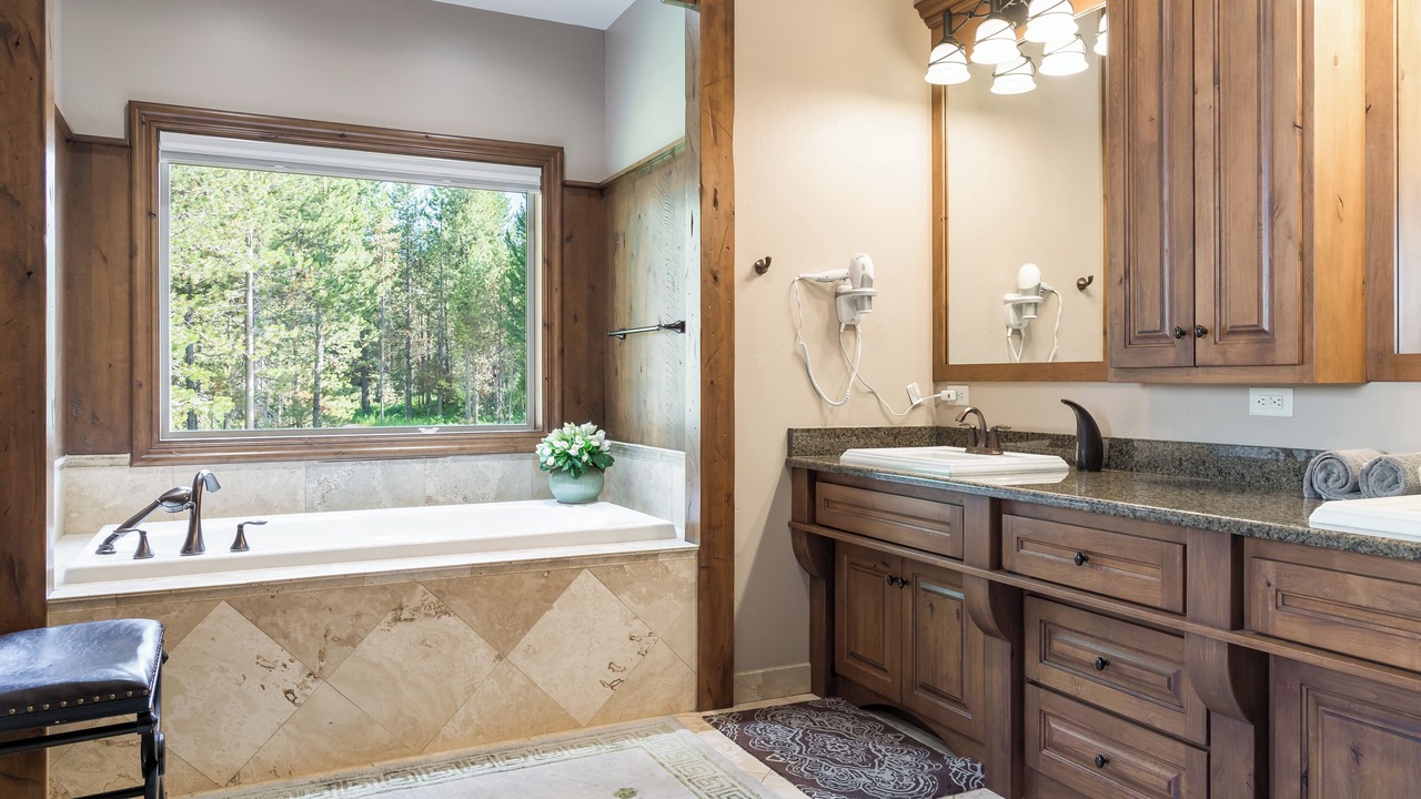 Photo of Bathroom in Island Park