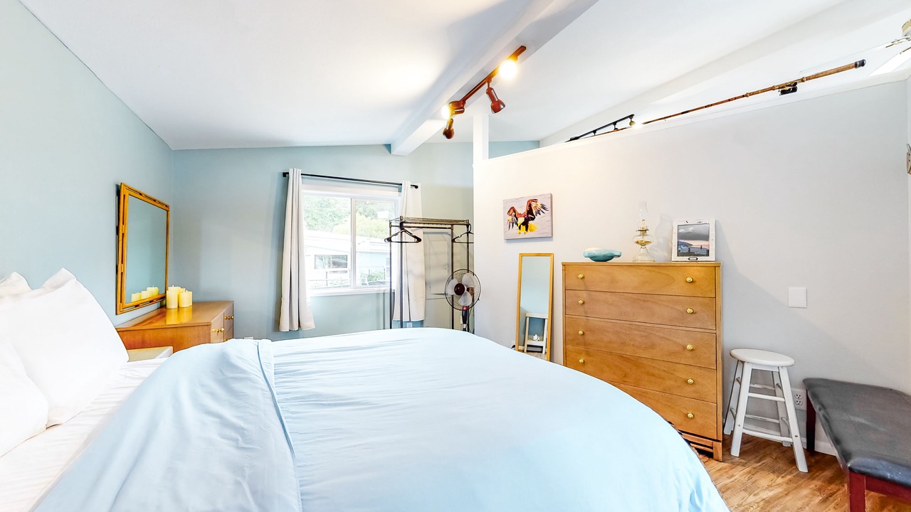 Photo of Bedroom in Coupeville