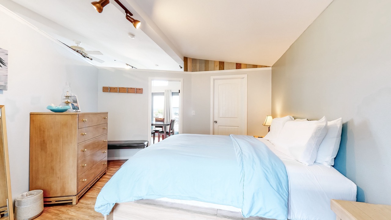 Photo of Bedroom in Coupeville