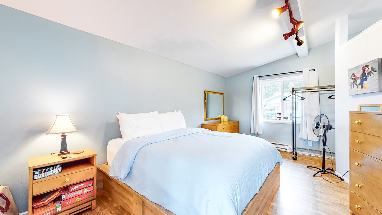 Photo of Bedroom in Coupeville
