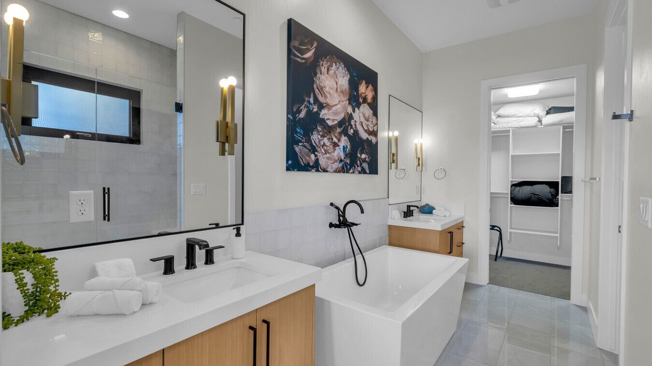 Photo of Bathroom in Hurricane