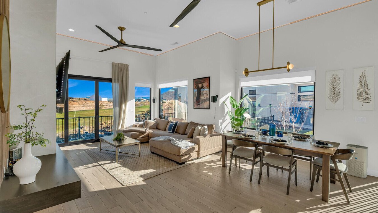 Photo of Livingroom in Hurricane