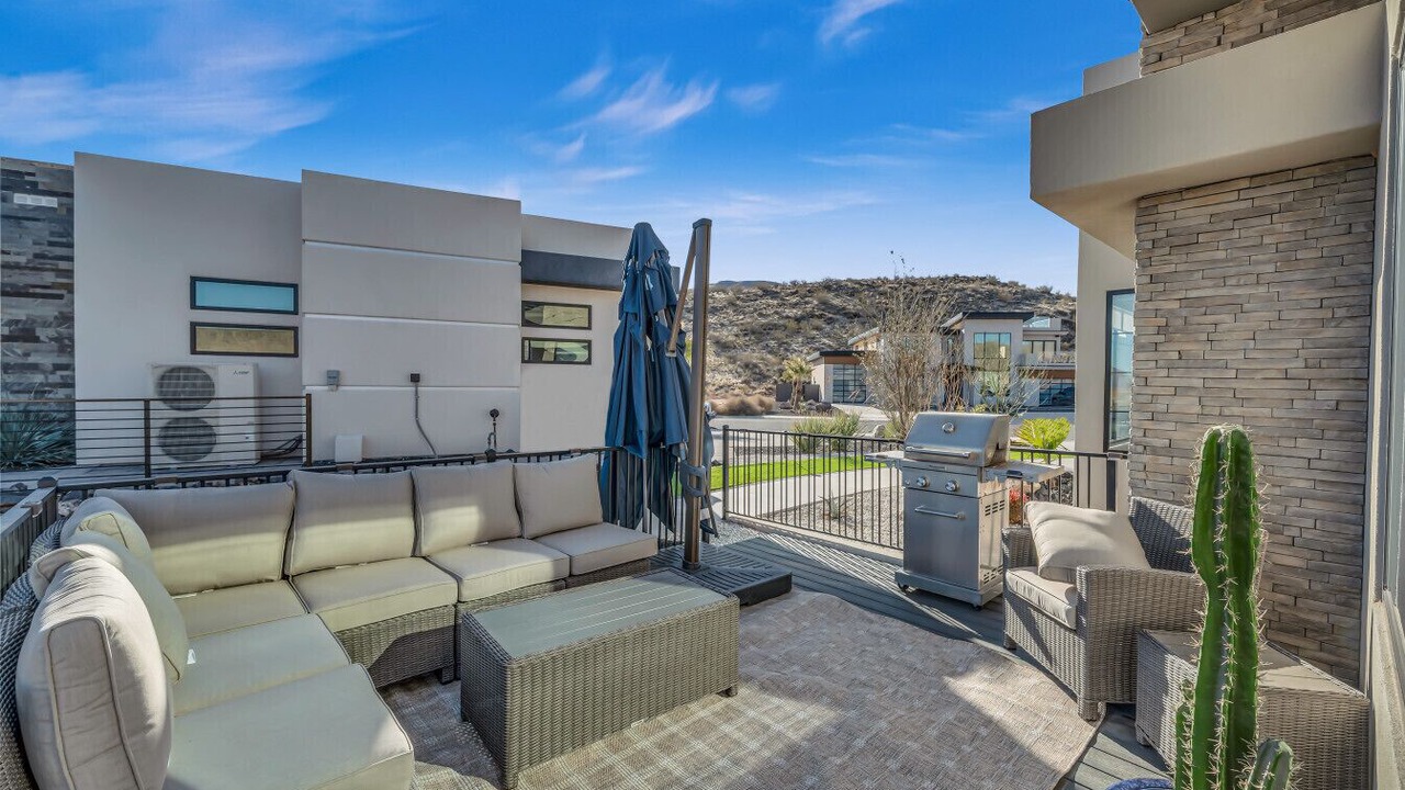 Photo of Patio Balcony in Hurricane