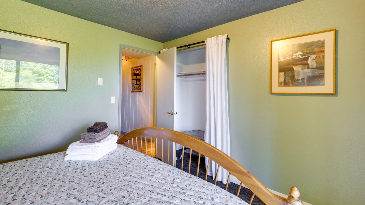 Photo of Bedroom in Waldport