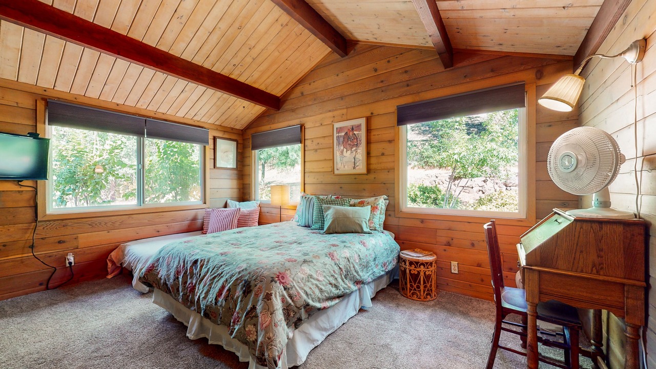 Photo of Bedroom in Mosier