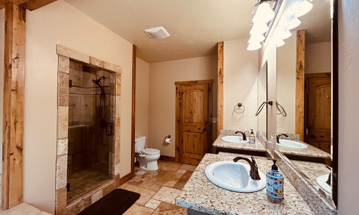 Photo of Bathroom in Island Park