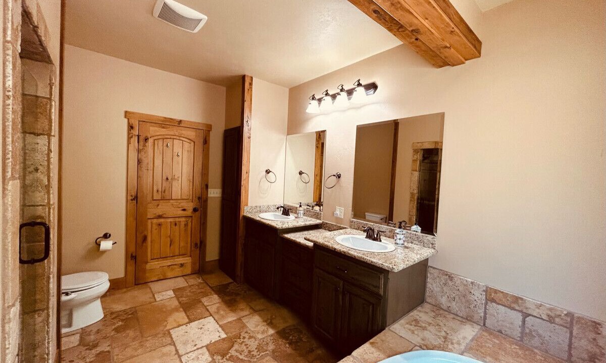 Photo of Bathroom in Island Park