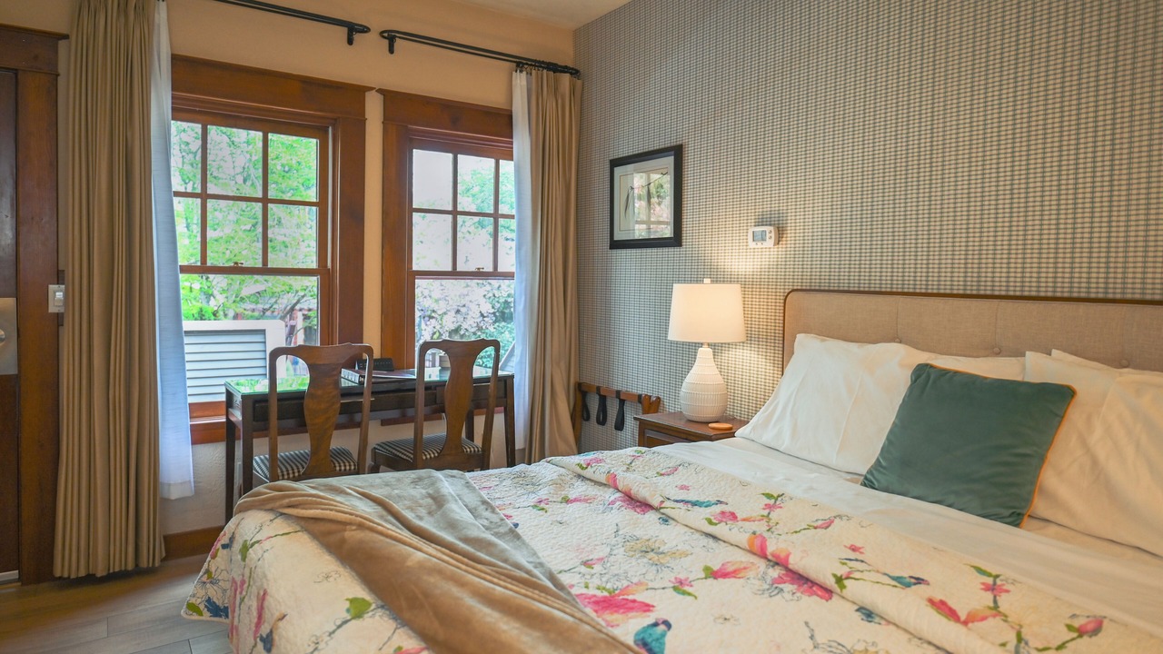 Photo of Bedroom in Ashland