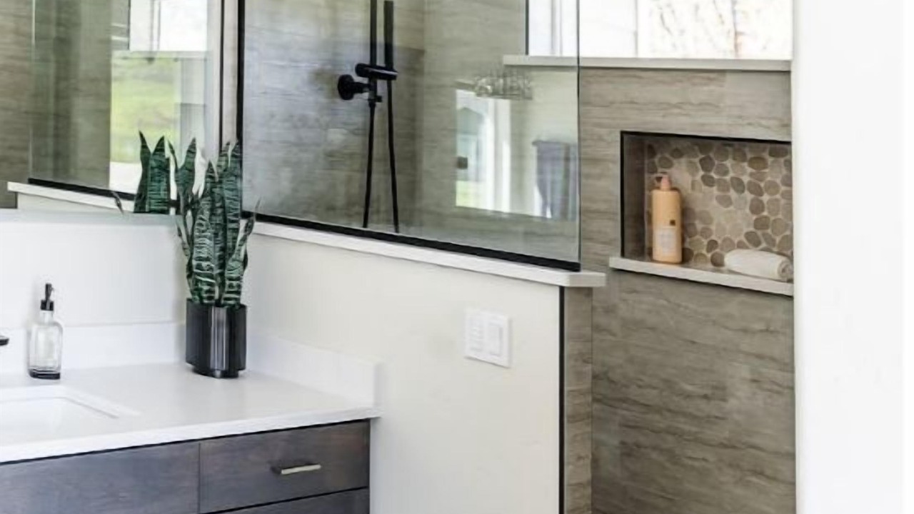 Photo of Bathroom in Roseburg