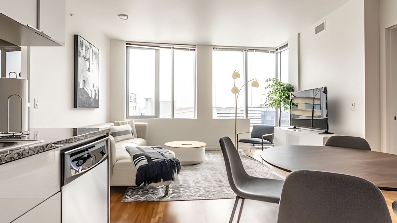Photo of Livingroom in West Bellevue