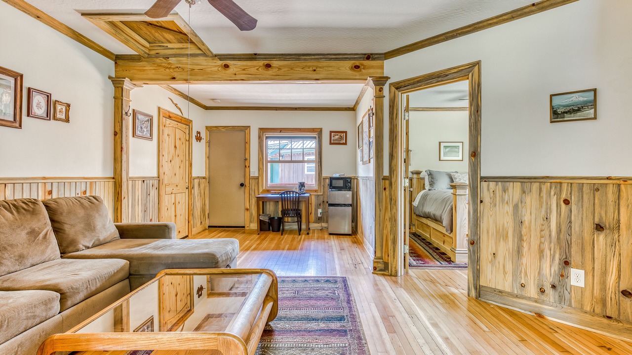 Photo of Livingroom in White Salmon