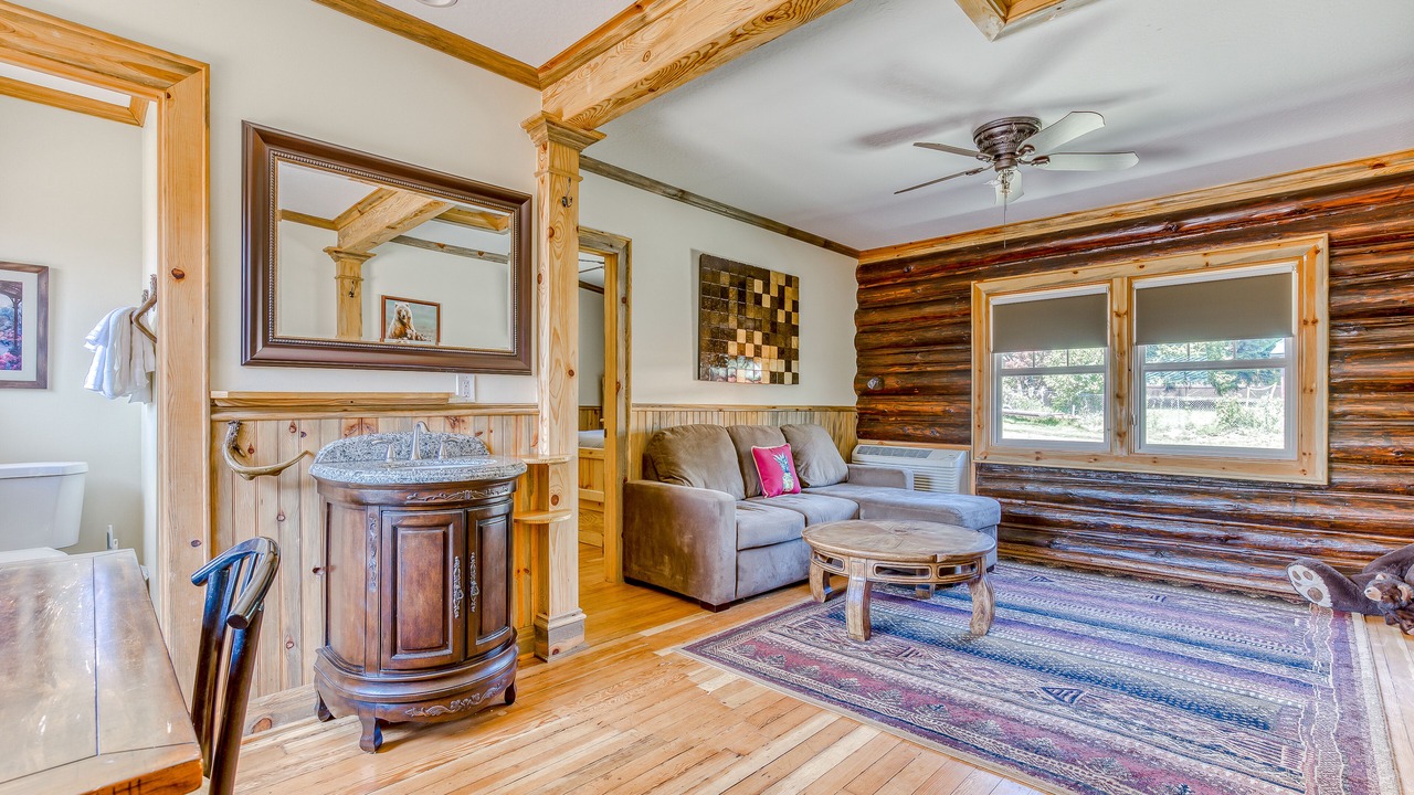 Photo of Livingroom in White Salmon