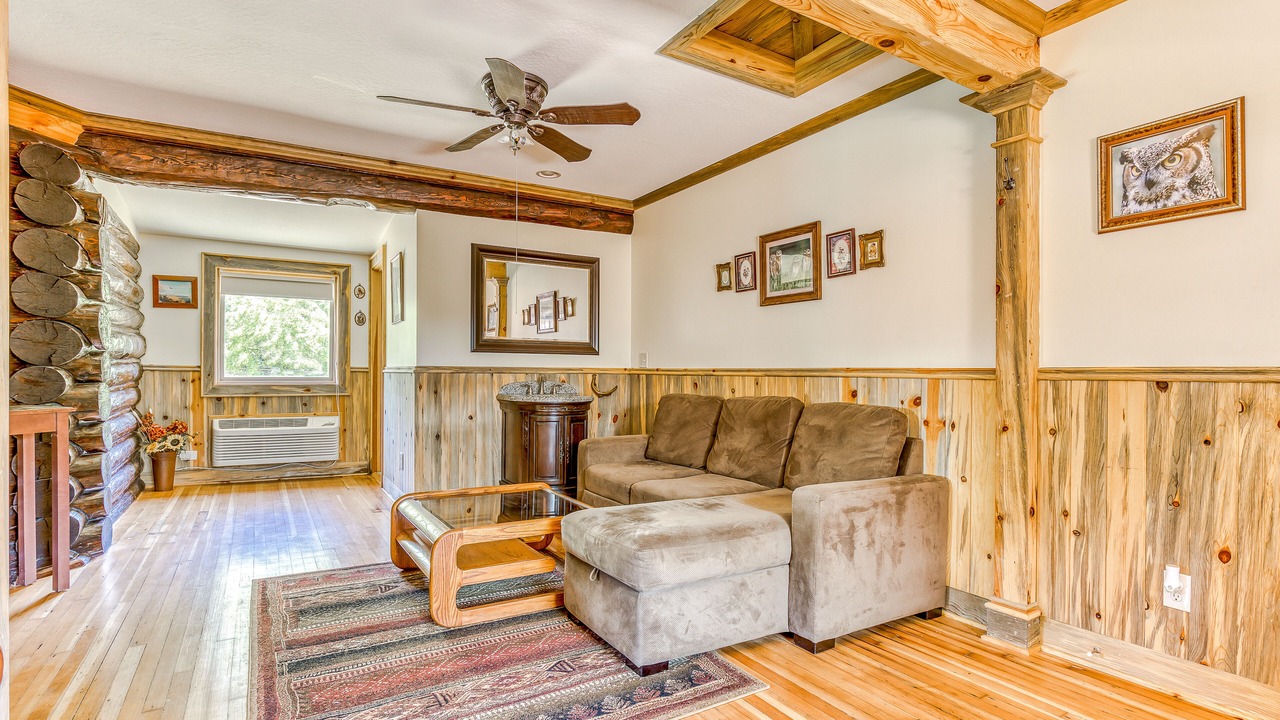 Photo of Livingroom in White Salmon