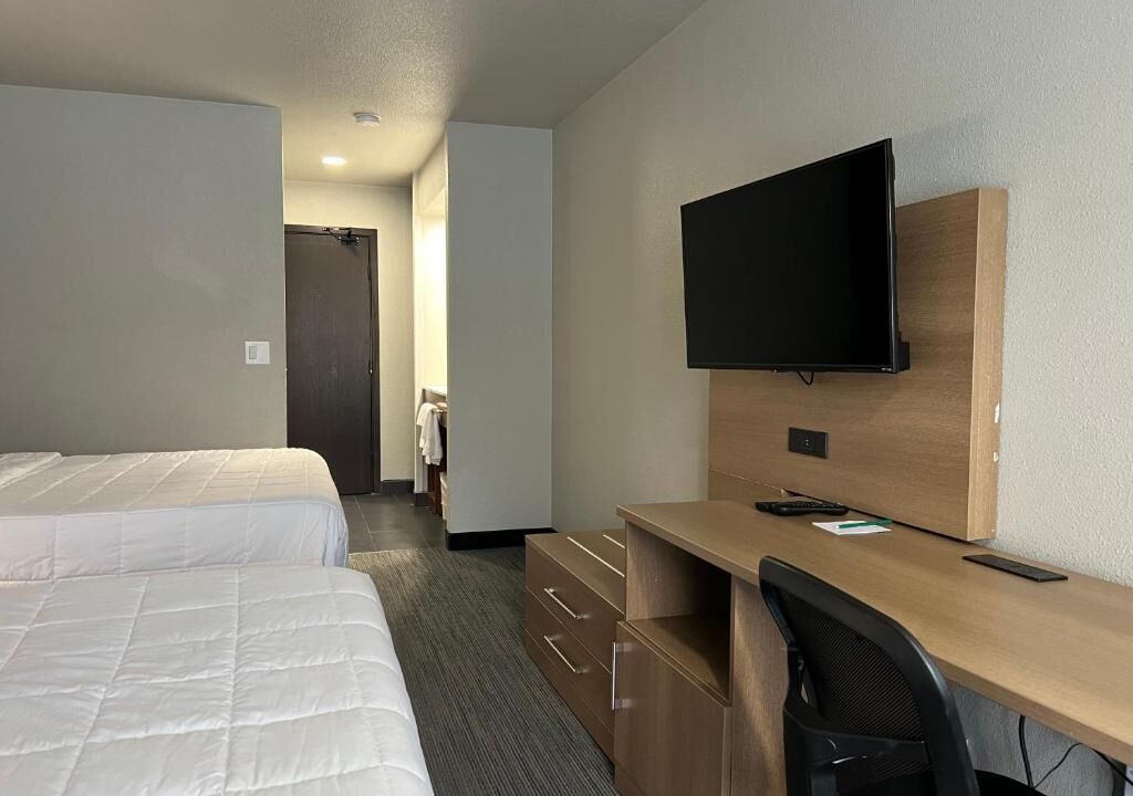 Photo of Bedroom in Roseway