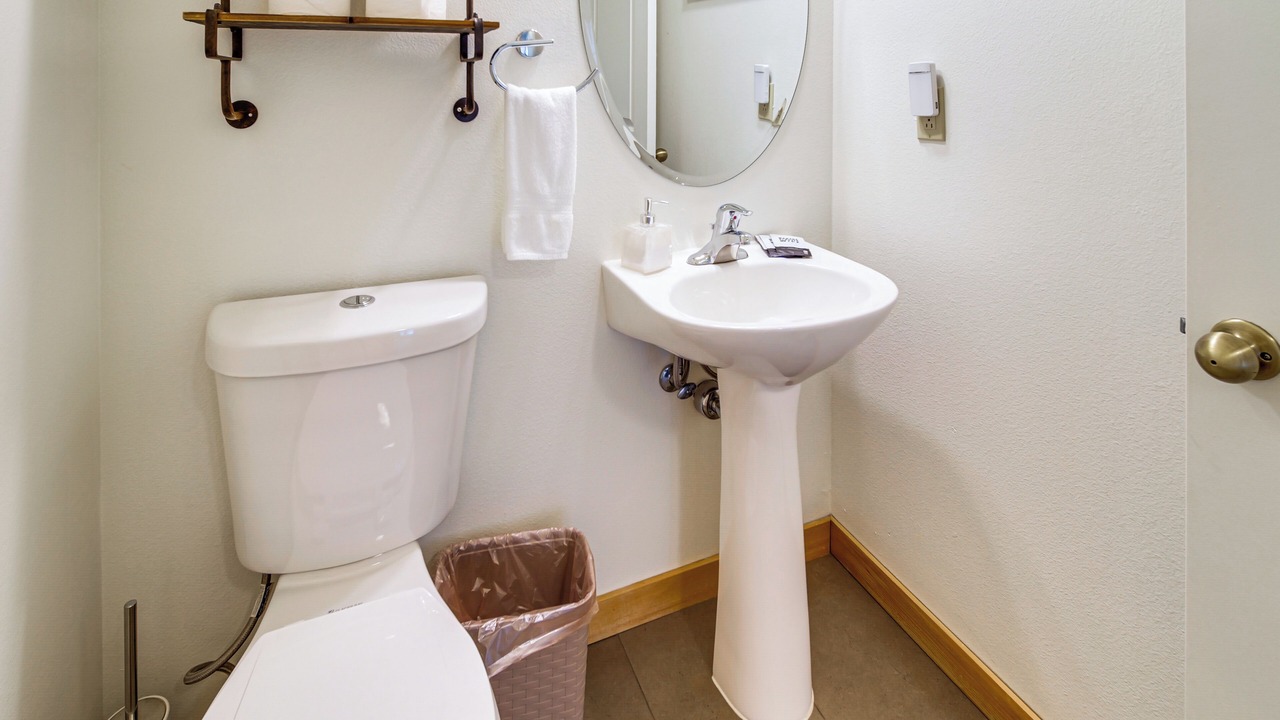 Photo of Bathroom in Klamath Falls