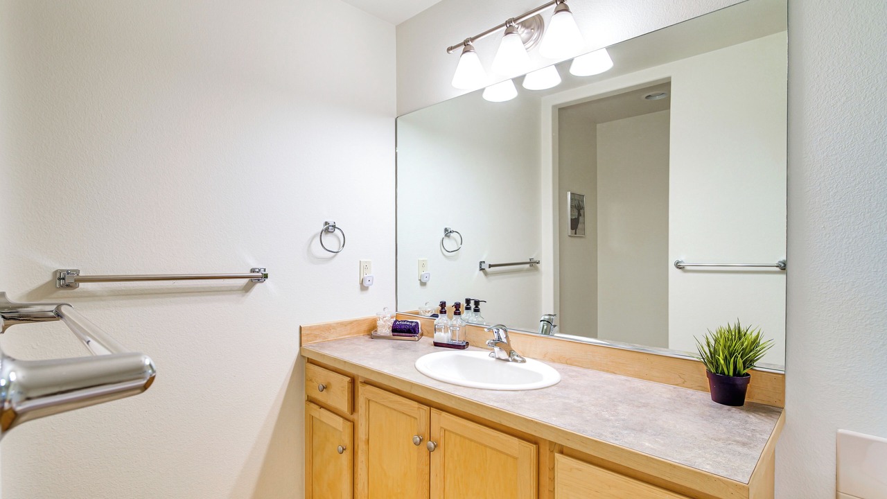 Photo of Bathroom in Klamath Falls