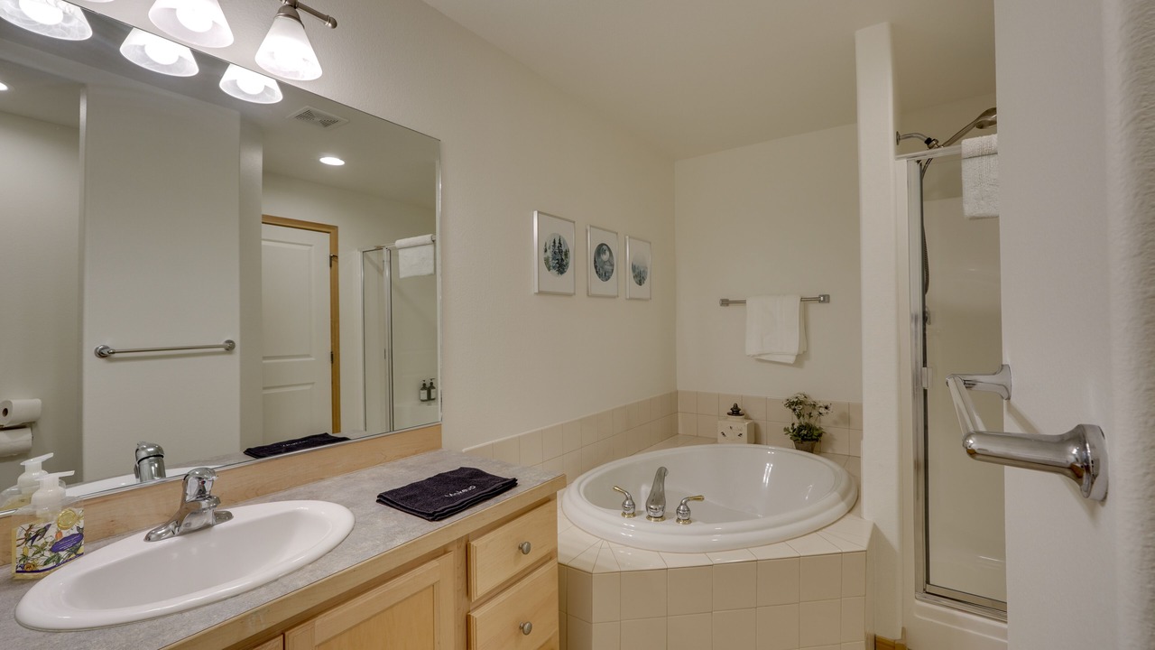 Photo of Bathroom in Klamath Falls