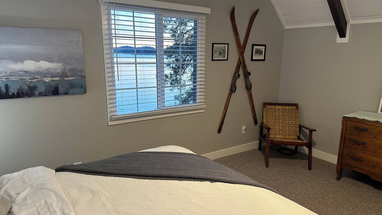 Photo of Bedroom in Loon Lake