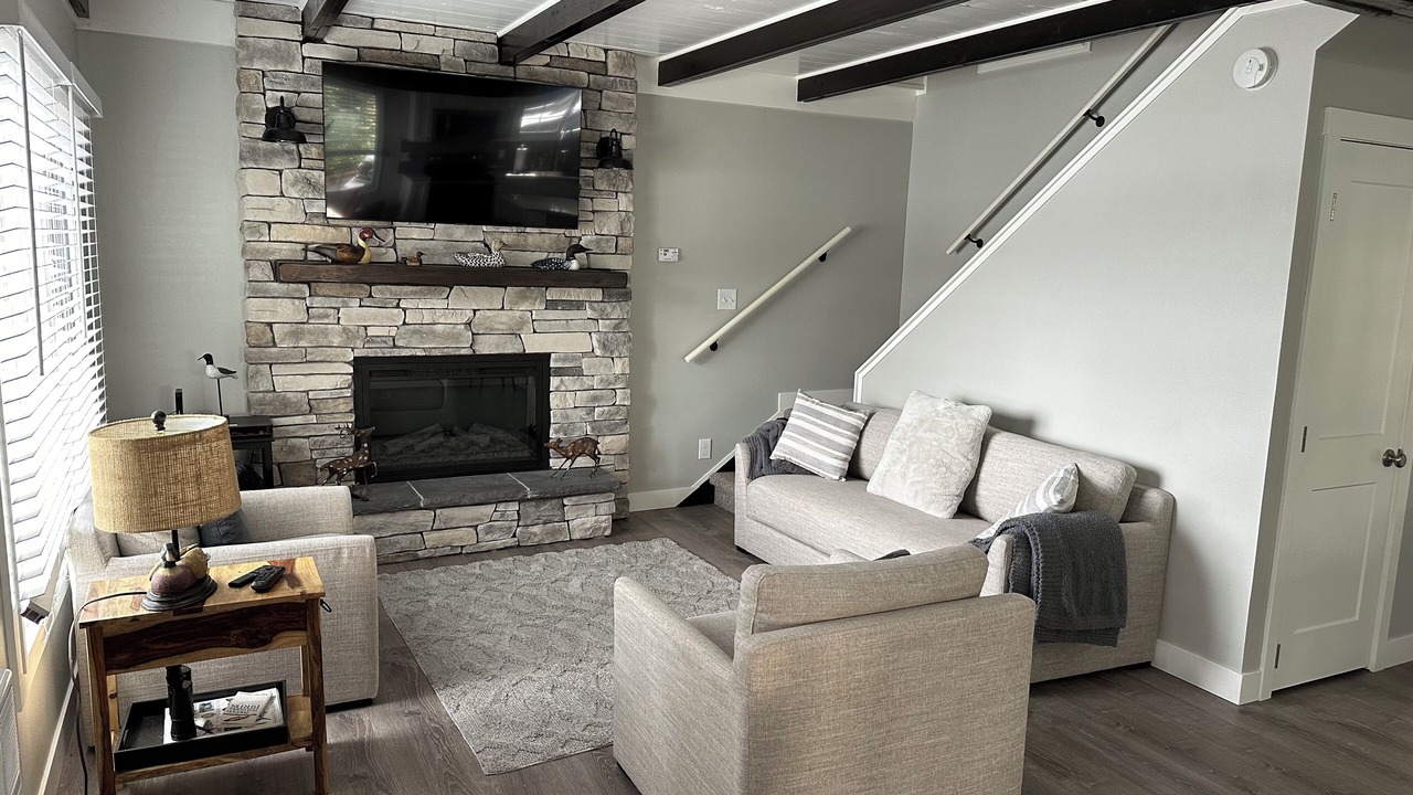 Photo of Livingroom in Loon Lake