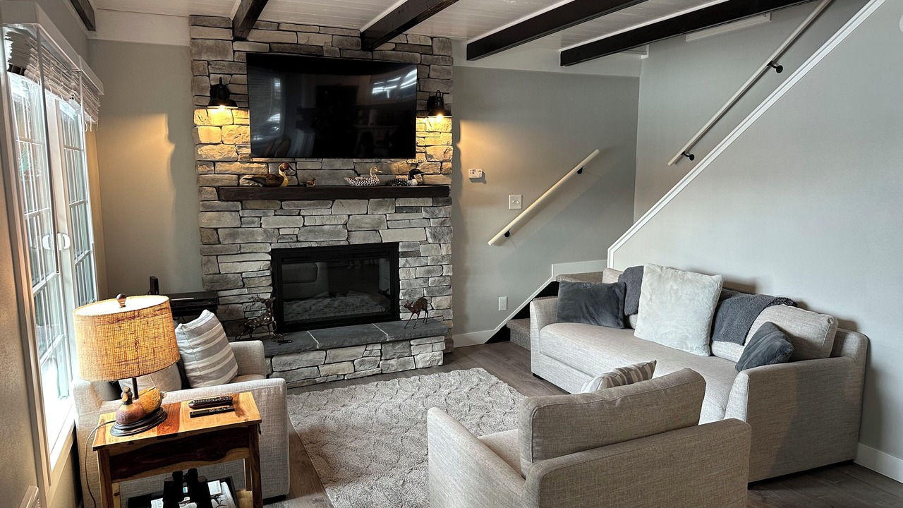 Photo of Livingroom in Loon Lake