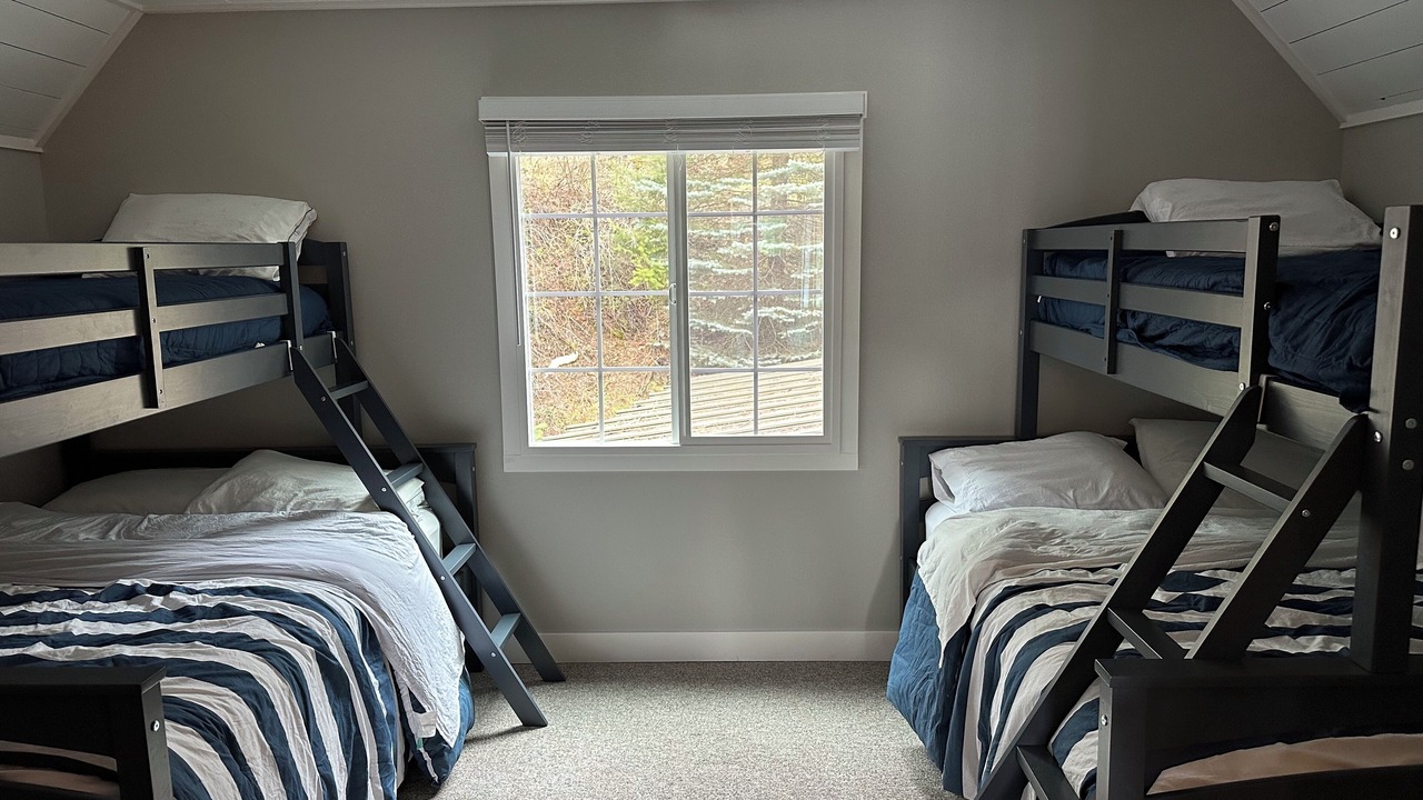 Photo of Bedroom in Loon Lake