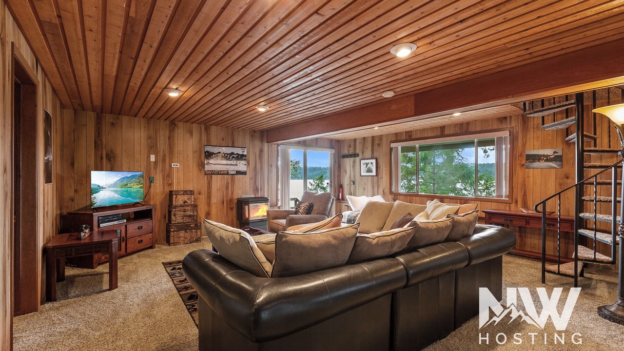 Photo of Livingroom in Hayden Lake