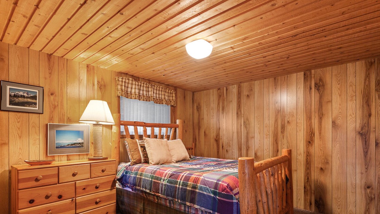 Photo of Bedroom in Hayden Lake