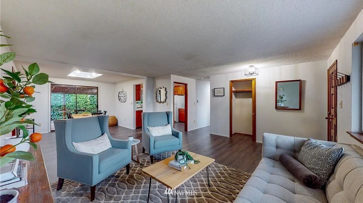 Photo of Livingroom in Lakewood