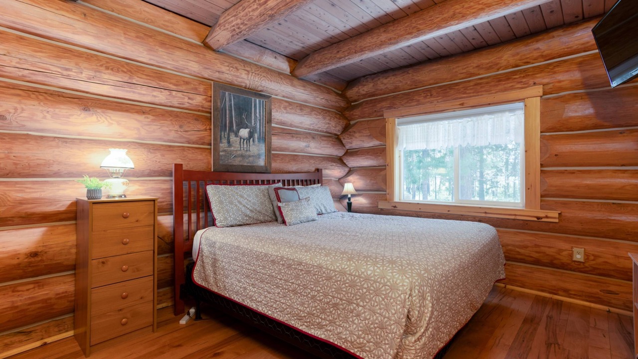 Photo of Bedroom in Oregon Water Wonderland
