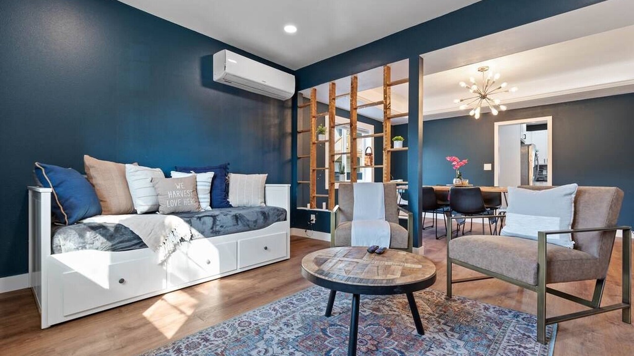 Photo of Livingroom in West Central
