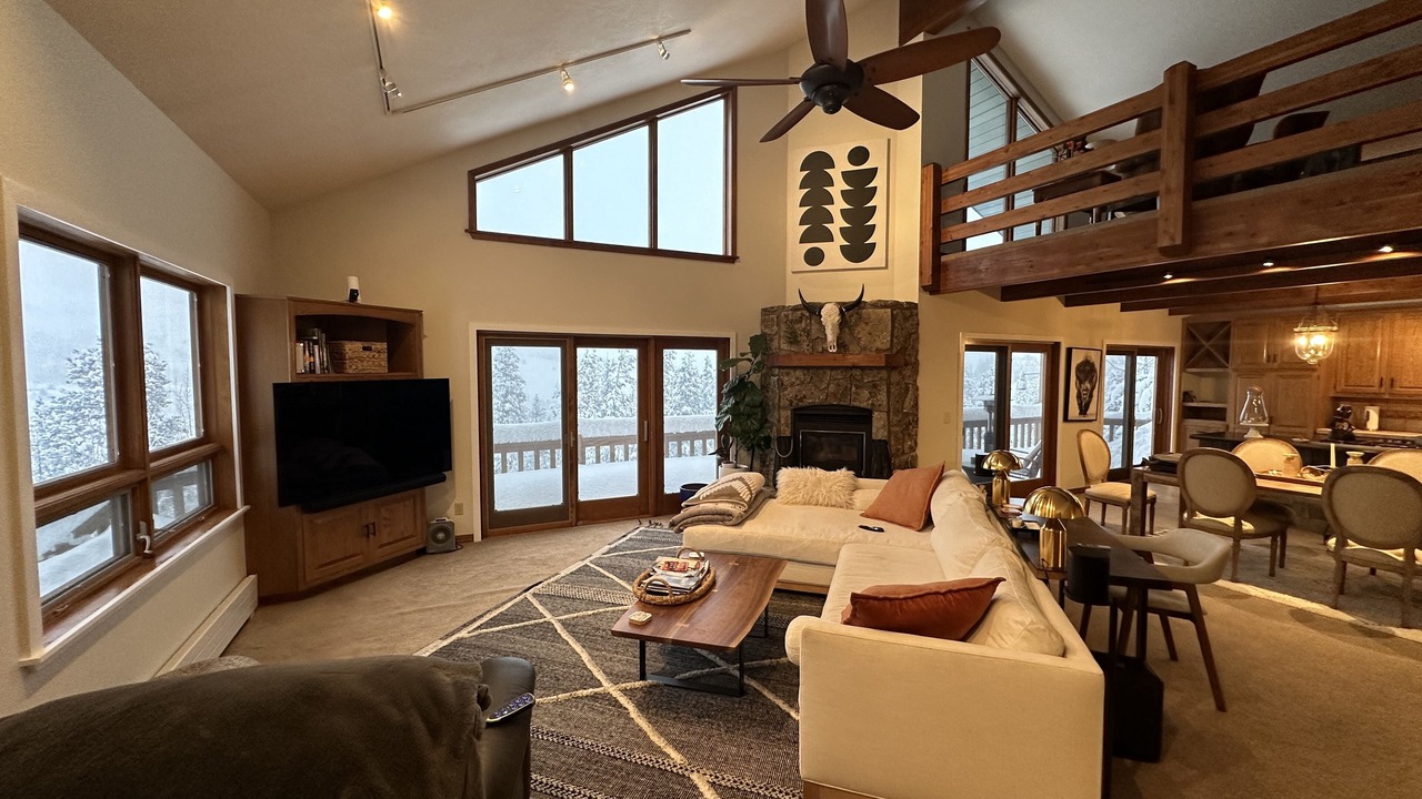 Photo of Livingroom in Butler Creek