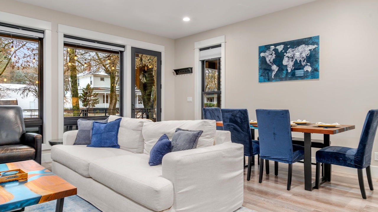 Photo of Livingroom in Garden District