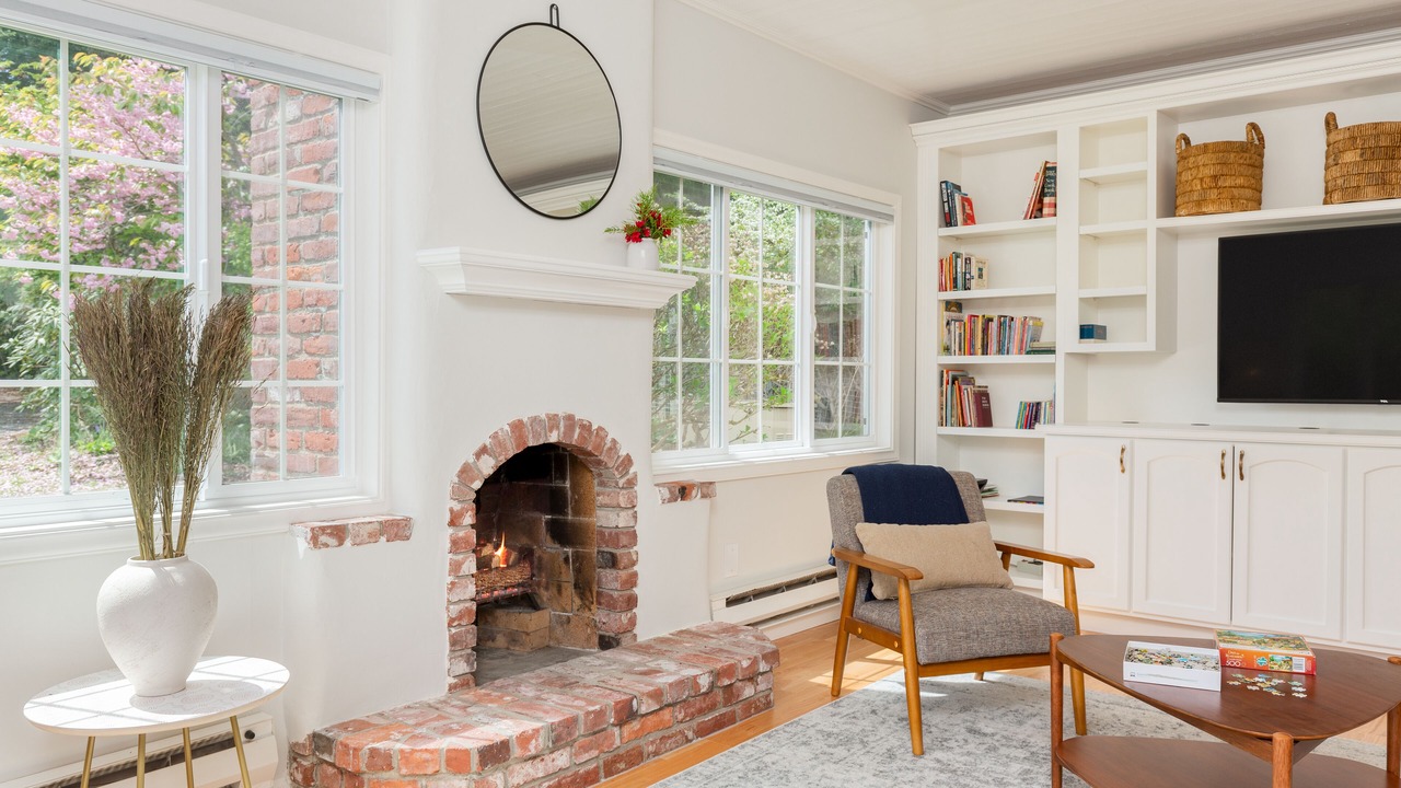 Photo of Livingroom in Langley