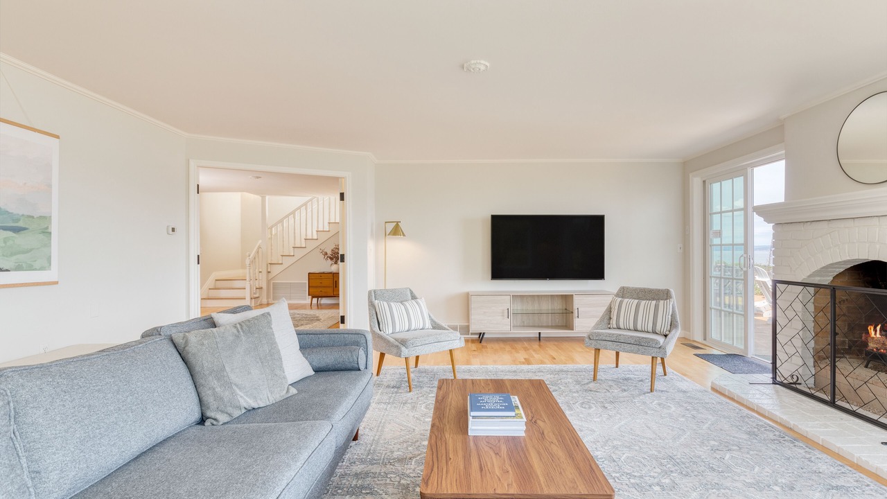 Photo of Livingroom in Langley